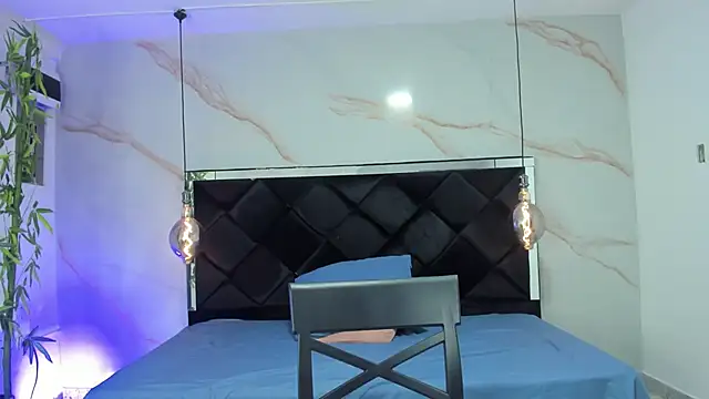 Snapshot of AngelaaCute_ chatting on 10-11-25, 12:36 AngelaaCute online show from 10-11-25, 12:36