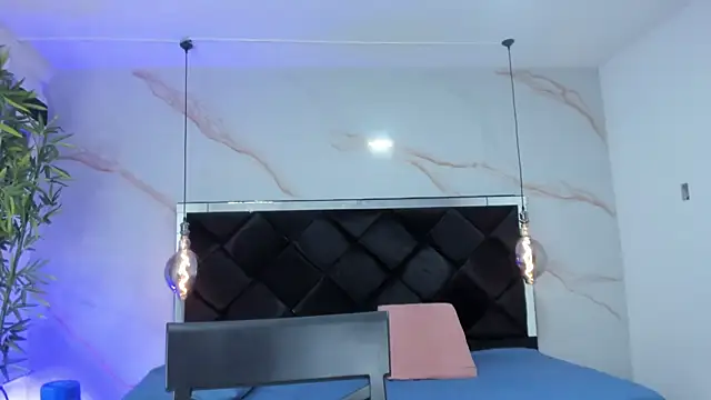 Snapshot of AngelaaCute_ chatting on 10-17-25, 12:19 AngelaaCute online show from 10-17-25, 12:19