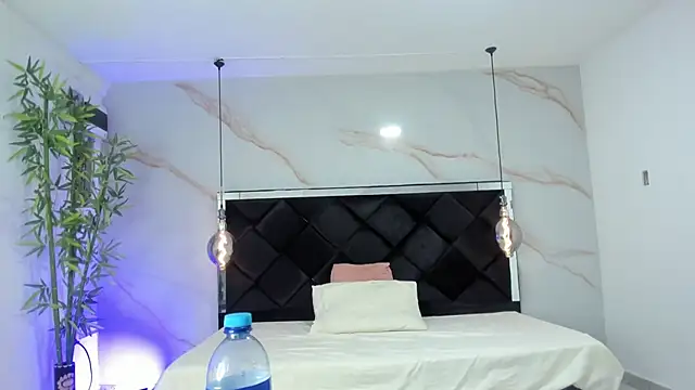 Snapshot of AngelaaCute_ chatting on 11-07-25, 12:16 AngelaaCute online show from 11-07-25, 12:16