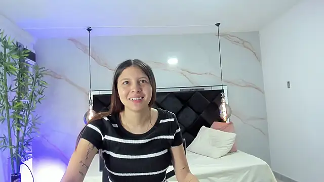 Snapshot of AngelaaCute_ chatting on 11-15-25, 12:34 AngelaaCute online show from 11-15-25, 12:34