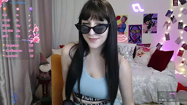 Snapshot of ElsaNeal chatting on 01-08-25, 12:17 ElsaNeal online show from 01-08-25, 12:17