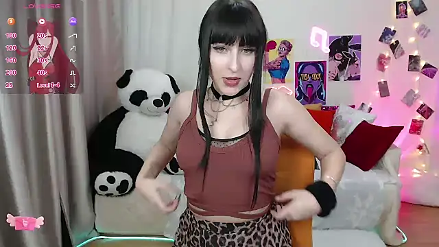 Snapshot of ElsaNeal chatting on 03-21-25, 12:29 ElsaNeal online show from 03-21-25, 12:29