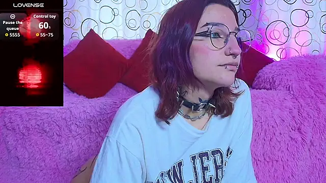 Snapshot of SukiFuyu_ chatting on 12-01-25, 09:20 SukiFuyu online show from 12-01-25, 09:20