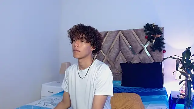 Snapshot of nickolas_moon chatting on 12-26-24, 03:42 nickolas moon online show from 12-26-24, 03:42