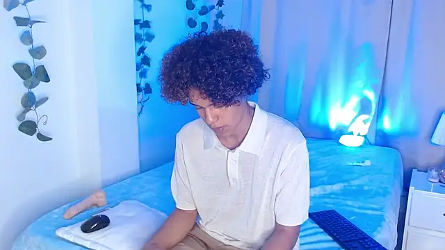 Snapshot of nickolas_moon chatting on 02-04-25, 10:34 nickolas moon online show from 02-04-25, 10:34