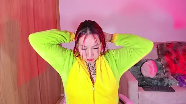 annika taylor online show from 03-22-25, 01:32