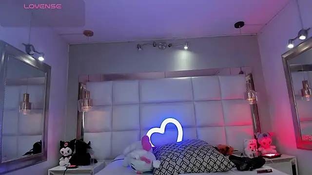 Snapshot of Palmer-Foster chatting on 02-10-26, 09:19 Palmer-Foster online show from 02-10-26, 09:19