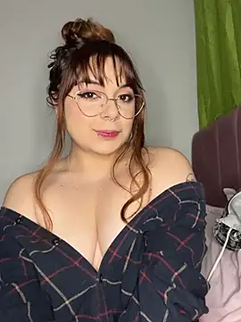 Snapshot of NatyOlson chatting on 03-18-25, 04:15 NatyOlson online show from 03-18-25, 04:15