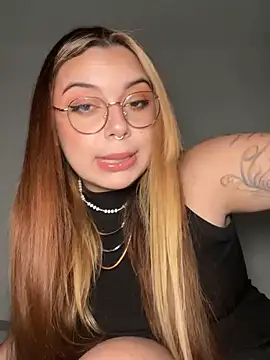 Snapshot of NatyOlson chatting on 10-24-25, 03:36 NatyOlson online show from 10-24-25, 03:36