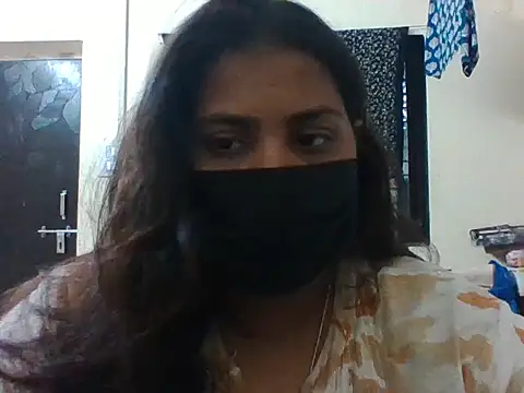 Snapshot of Hotmilfxox chatting on 05-18-26, 09:04 Hotmilfxox online show from 05-18-26, 09:04