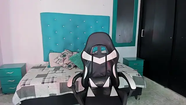 Snapshot of Tasha_Sant chatting on 09-08-25, 07:46 Tasha Sant online show from 09-08-25, 07:46