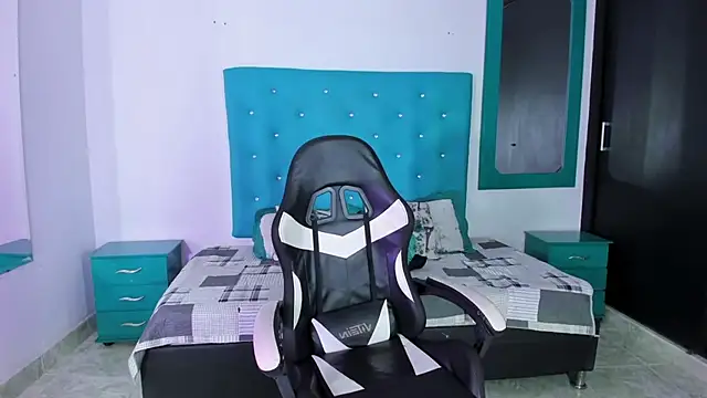 Snapshot of Tasha_Sant chatting on 09-10-25, 08:09 Tasha Sant online show from 09-10-25, 08:09