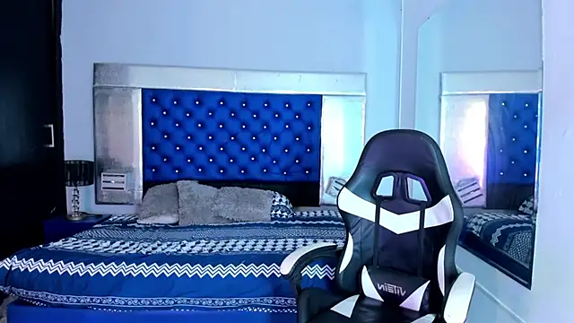 Snapshot of Tasha_Sant chatting on 09-13-25, 09:03 Tasha Sant online show from 09-13-25, 09:03