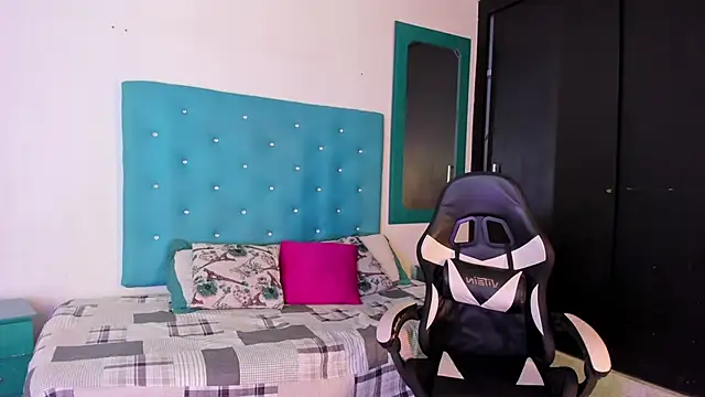 Snapshot of Tasha_Sant chatting on 09-15-25, 08:47 Tasha Sant online show from 09-15-25, 08:47