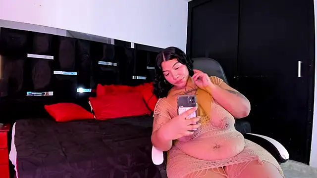 Snapshot of Tasha_Sant chatting on 10-17-25, 09:06 Tasha Sant online show from 10-17-25, 09:06