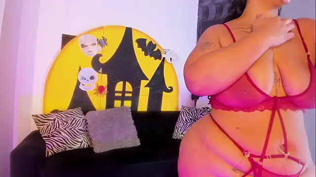 Snapshot of Tasha_Sant chatting on 10-25-25, 01:18 Tasha Sant online show from 10-25-25, 01:18