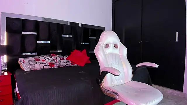 Snapshot of Tasha_Sant chatting on 11-05-25, 07:58 Tasha Sant online show from 11-05-25, 07:58