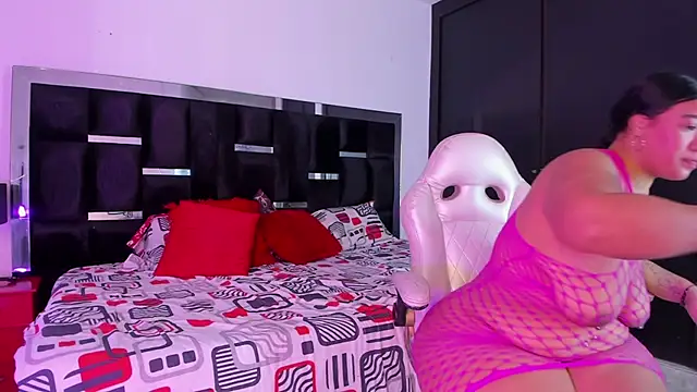 Snapshot of Tasha_Sant chatting on 11-19-25, 08:31 Tasha Sant online show from 11-19-25, 08:31