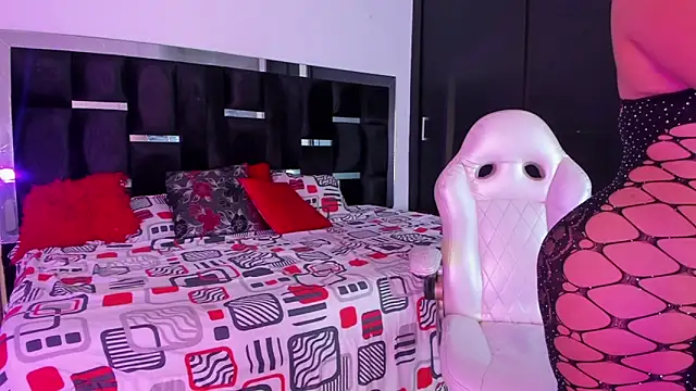 Snapshot of Tasha_Sant chatting on 11-21-25, 08:07 Tasha Sant online show from 11-21-25, 08:07