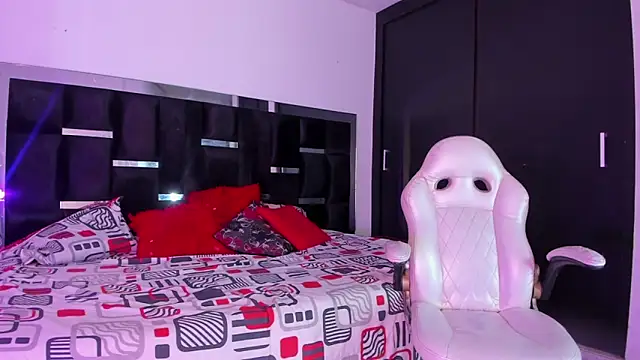 Snapshot of Tasha_Sant chatting on 11-26-25, 12:39 Tasha Sant online show from 11-26-25, 12:39