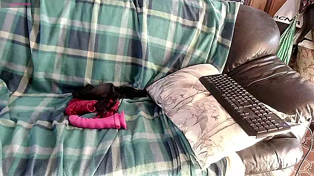 LauraMonolo online show from 04-15-26, 06:09