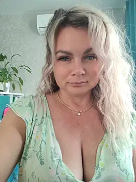 candy queeen online show from 06-22-26, 04:42