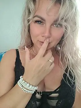 candy queeen online show from 06-25-26, 04:45