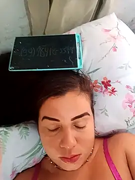 Snapshot of Ceccii chatting on 10-15-25, 05:46 Ceccii online show from 10-15-25, 05:46