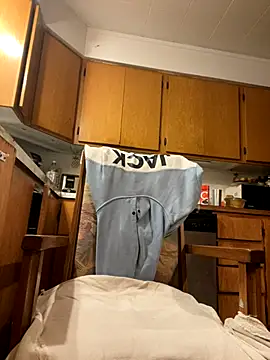 Snapshot of Frenchpoo chatting on 09-19-25, 06:37 Frenchpoo online show from 09-19-25, 06:37