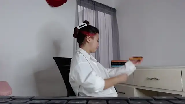 melody  bleir online show from 03-04-26, 08:37