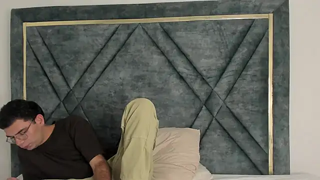 Ari sunshine  online show from 12-14-25, 09:19