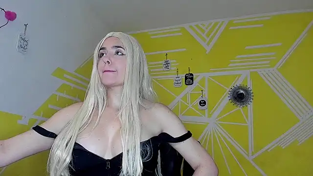 Nikolle Rouss online show from 10-31-25, 04:35