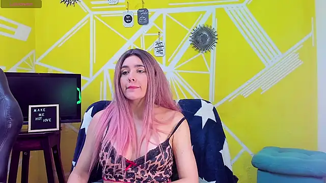 Snapshot of Nikolle_Rouss chatting on 12-14-25, 07:29 Nikolle Rouss online show from 12-14-25, 07:29