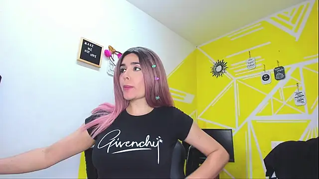 Snapshot of Nikolle_Rouss chatting on 02-10-26, 06:17 Nikolle Rouss online show from 02-10-26, 06:17