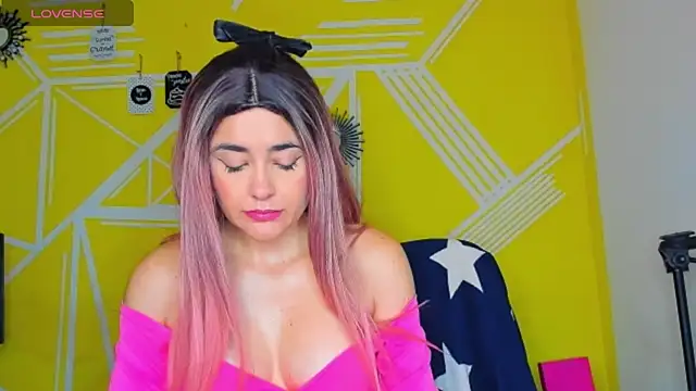 Snapshot of Nikolle_Rouss chatting on 02-20-26, 06:41 Nikolle Rouss online show from 02-20-26, 06:41