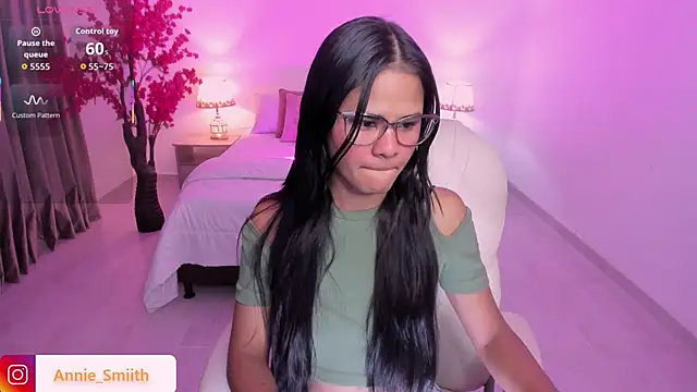 anniie smith online show from 11-18-25, 11:03