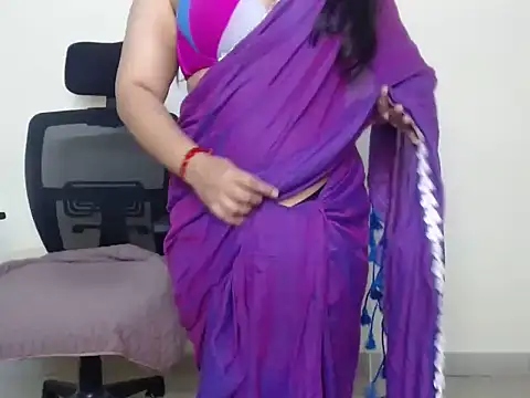 Snapshot of MiniBeast chatting on 04-07-26, 03:23 MiniBeast online show from 04-07-26, 03:23