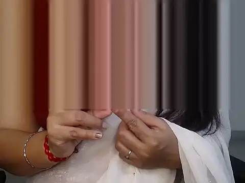 Snapshot of MiniBeast chatting on 04-11-26, 02:54 MiniBeast online show from 04-11-26, 02:54