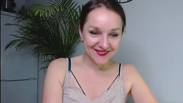 Snapshot of AliciaDesire chatting on 12-19-24, 03:41 AliciaDesire online show from 12-19-24, 03:41