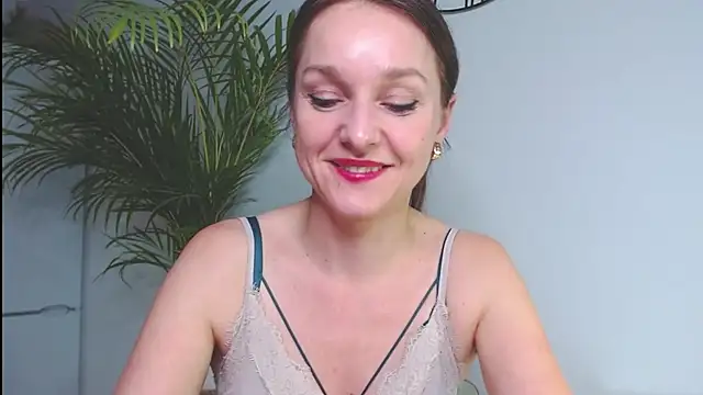 Snapshot of AliciaDesire chatting on 12-19-24, 06:45 AliciaDesire online show from 12-19-24, 06:45