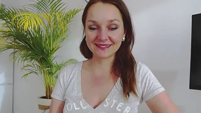 Snapshot of AliciaDesire chatting on 03-18-25, 03:42 AliciaDesire online show from 03-18-25, 03:42