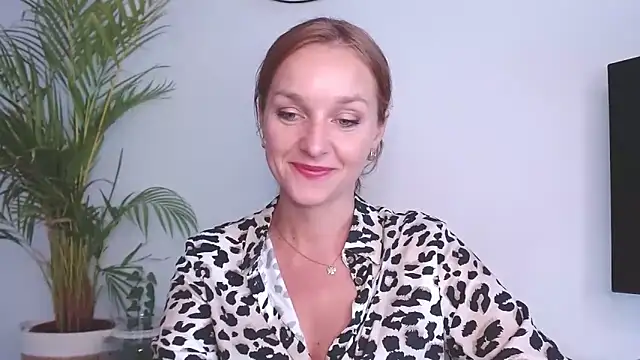 Snapshot of AliciaDesire chatting on 09-12-25, 06:35 AliciaDesire online show from 09-12-25, 06:35