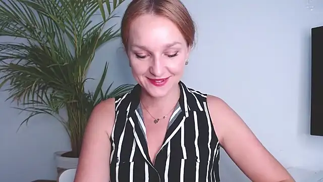 Snapshot of AliciaDesire chatting on 09-30-25, 05:56 AliciaDesire online show from 09-30-25, 05:56