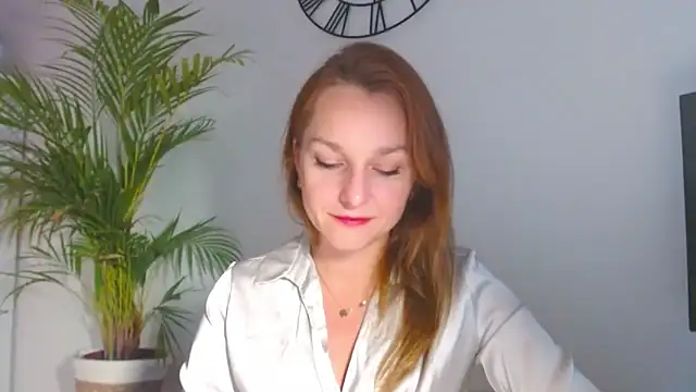 Snapshot of AliciaDesire chatting on 11-26-25, 02:07 AliciaDesire online show from 11-26-25, 02:07