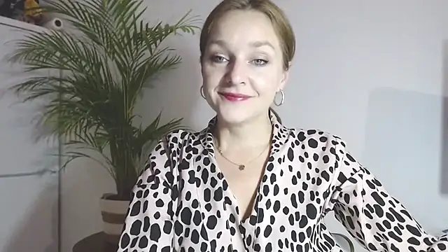 Snapshot of AliciaDesire chatting on 12-04-25, 06:55 AliciaDesire online show from 12-04-25, 06:55