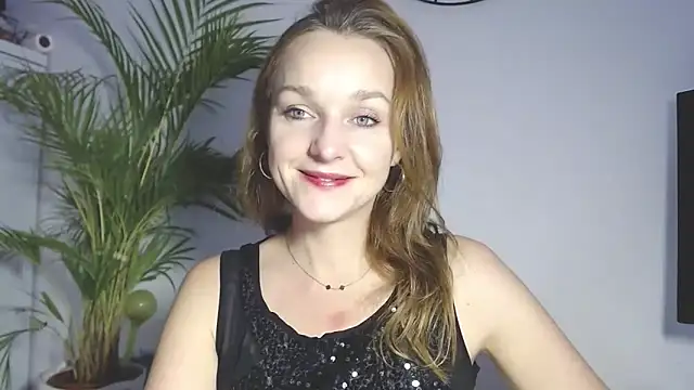 Snapshot of AliciaDesire chatting on 12-17-25, 01:50 AliciaDesire online show from 12-17-25, 01:50