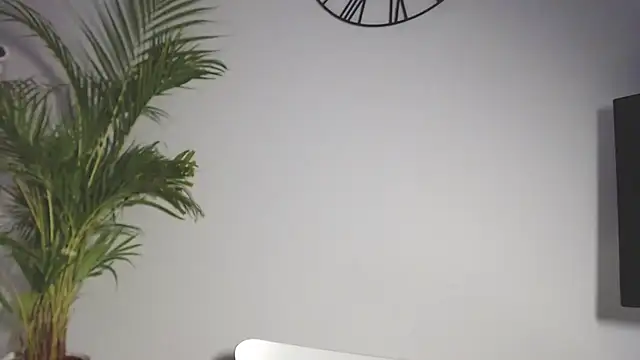 Snapshot of AliciaDesire chatting on 12-18-25, 07:14 AliciaDesire online show from 12-18-25, 07:14