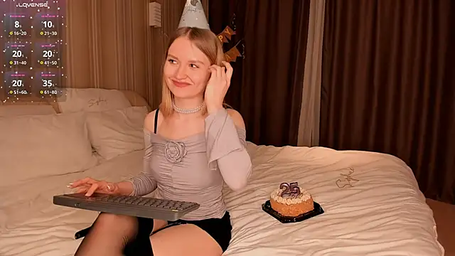 Snapshot of IsabellaTorrance chatting on 12-21-24, 07:49 IsabellaTorrance online show from 12-21-24, 07:49