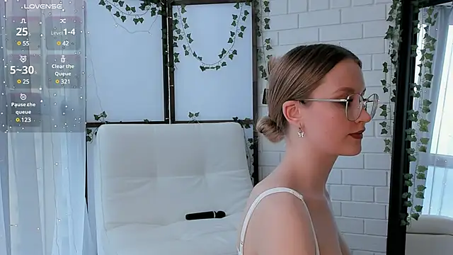 Snapshot of IsabellaTorrance chatting on 02-28-25, 09:58 IsabellaTorrance online show from 02-28-25, 09:58