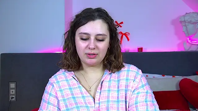 Snapshot of MaryMurray chatting on 02-15-26, 06:59 MaryMurray online show from 02-15-26, 06:59